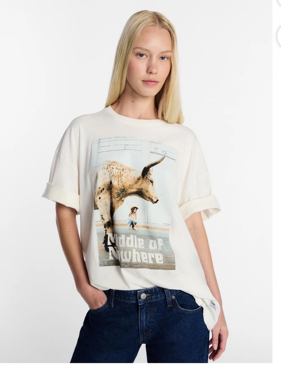 Lee Tops - Kacey Musgrave’s 'Middle of Nowhere' Ivory Tee